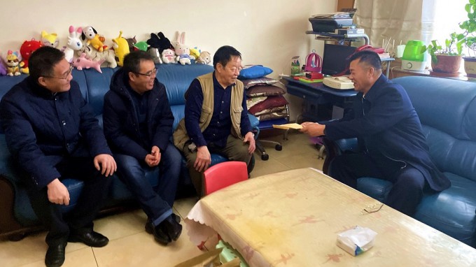 慰問(wèn)送真情  關(guān)愛暖人心<br/>——甘肅工程咨詢集團(tuán)開展春節(jié)慰問(wèn)活動(dòng)