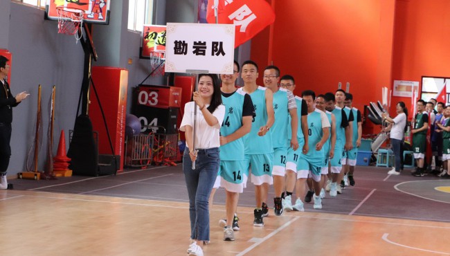 規(guī)劃設(shè)計院“迎中秋、慶國慶”第一屆籃球比賽拉開帷幕