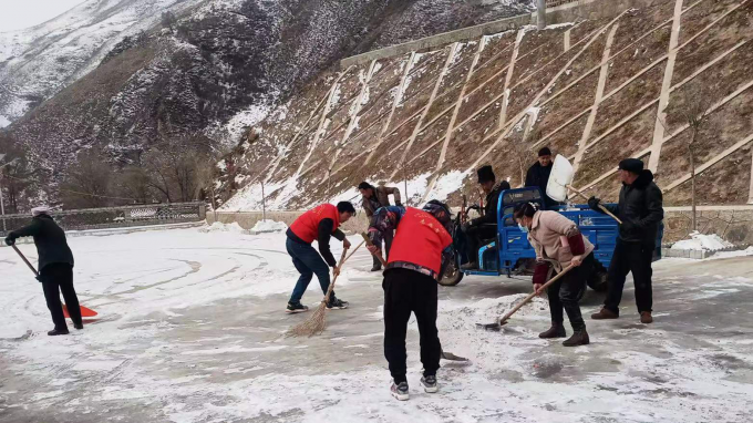 提升村容村貌 建設(shè)美麗鄉(xiāng)村：甘肅工程咨詢集團(tuán)駐村幫扶工作隊(duì)開展環(huán)境衛(wèi)生整治及積雪清掃活動(dòng)