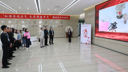 蘭州大學(xué)管理學(xué)院師生參觀(guān)甘肅工程咨詢(xún)集團(tuán)廉潔文化作品展