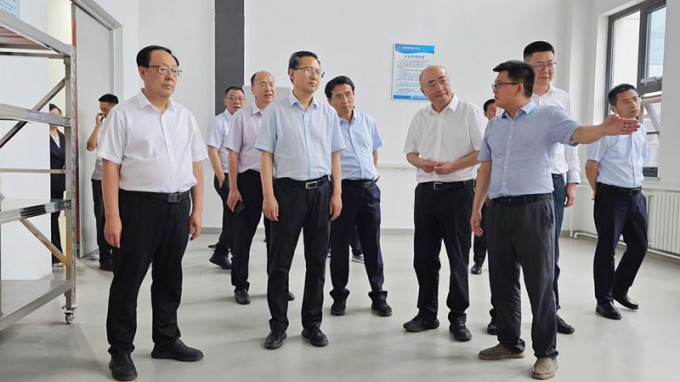 甘肅國(guó)投集團(tuán)黨委書(shū)記、董事長(zhǎng)成廣平一行到西部工程檢測(cè)研發(fā)基地調(diào)研