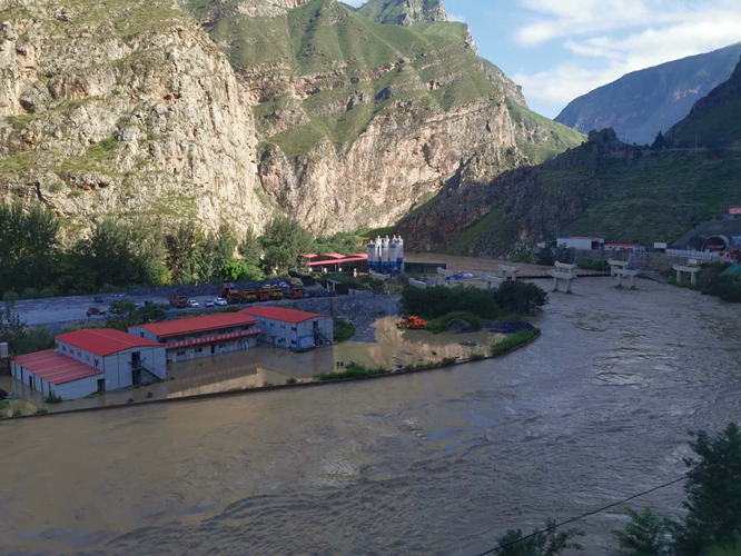 省交通監(jiān)理公司積極踐行國企擔當<br/>全力投入抗洪搶險工作