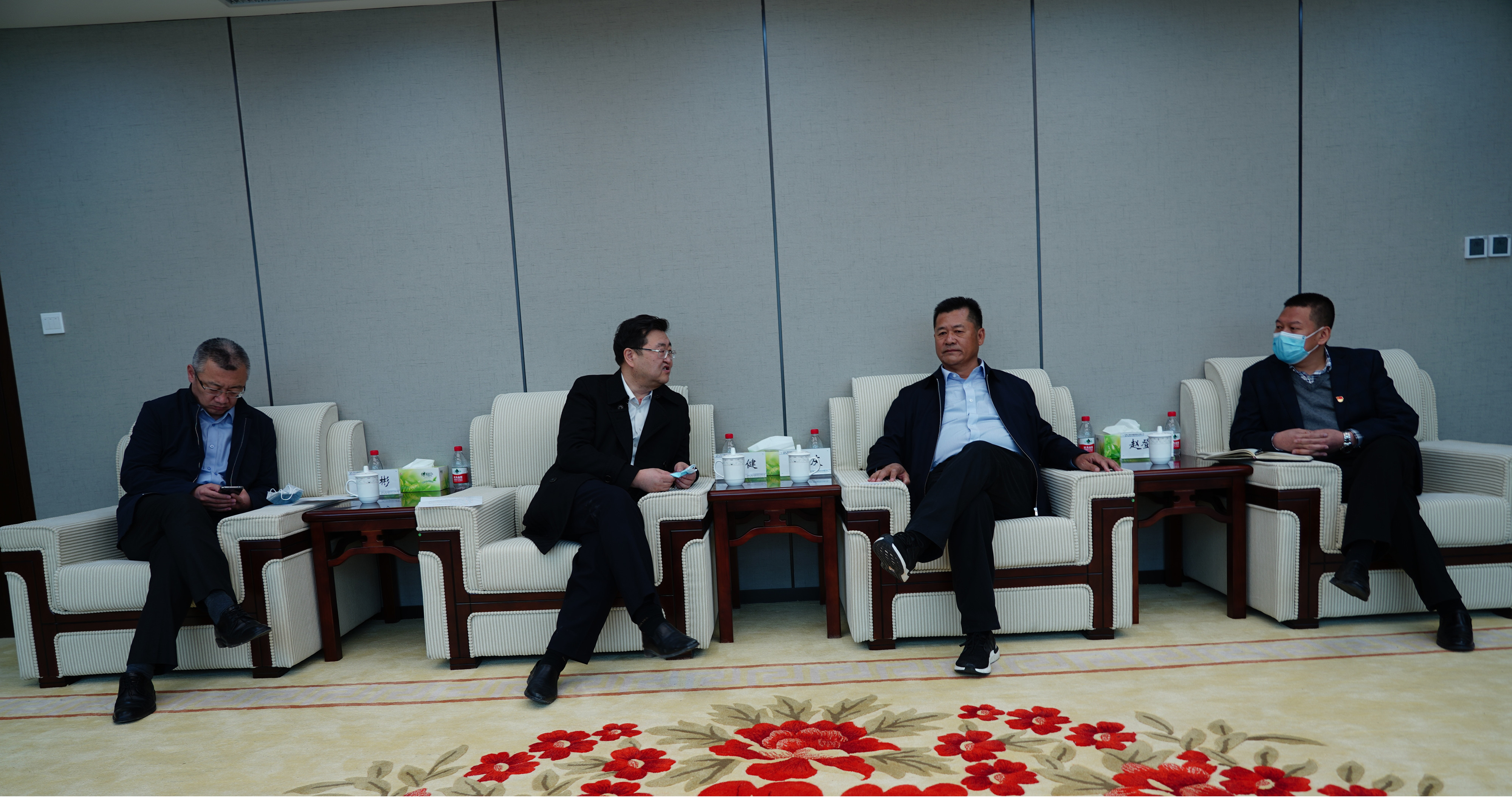 宋忠慶會(huì)見(jiàn)浙商銀行蘭州分行黨委書記、行長(zhǎng)申健一行